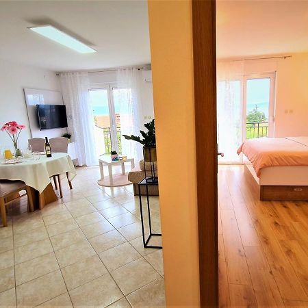 Apartment Karamarko Малинска Экстерьер фото