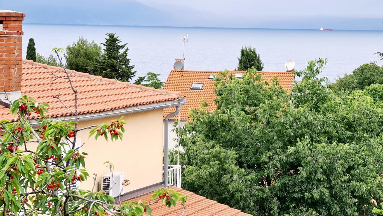 Apartment Karamarko Малинска Экстерьер фото