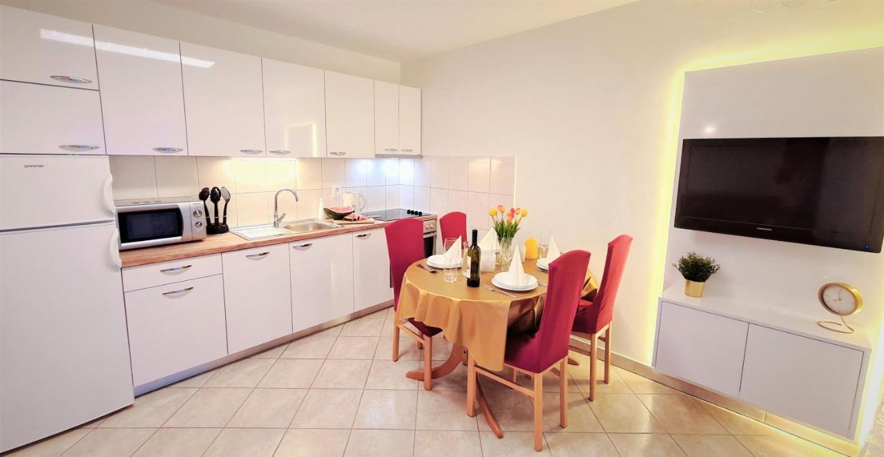 Apartment Karamarko Малинска Экстерьер фото