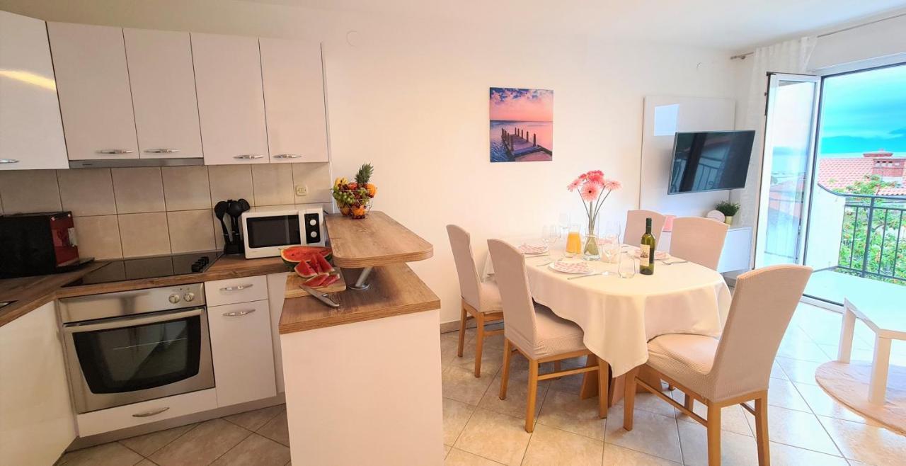 Apartment Karamarko Малинска Экстерьер фото