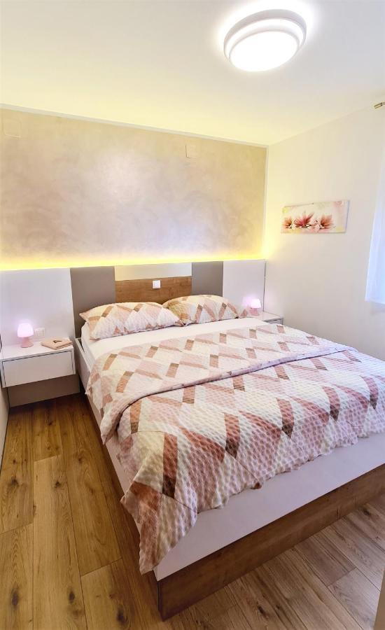 Apartment Karamarko Малинска Экстерьер фото