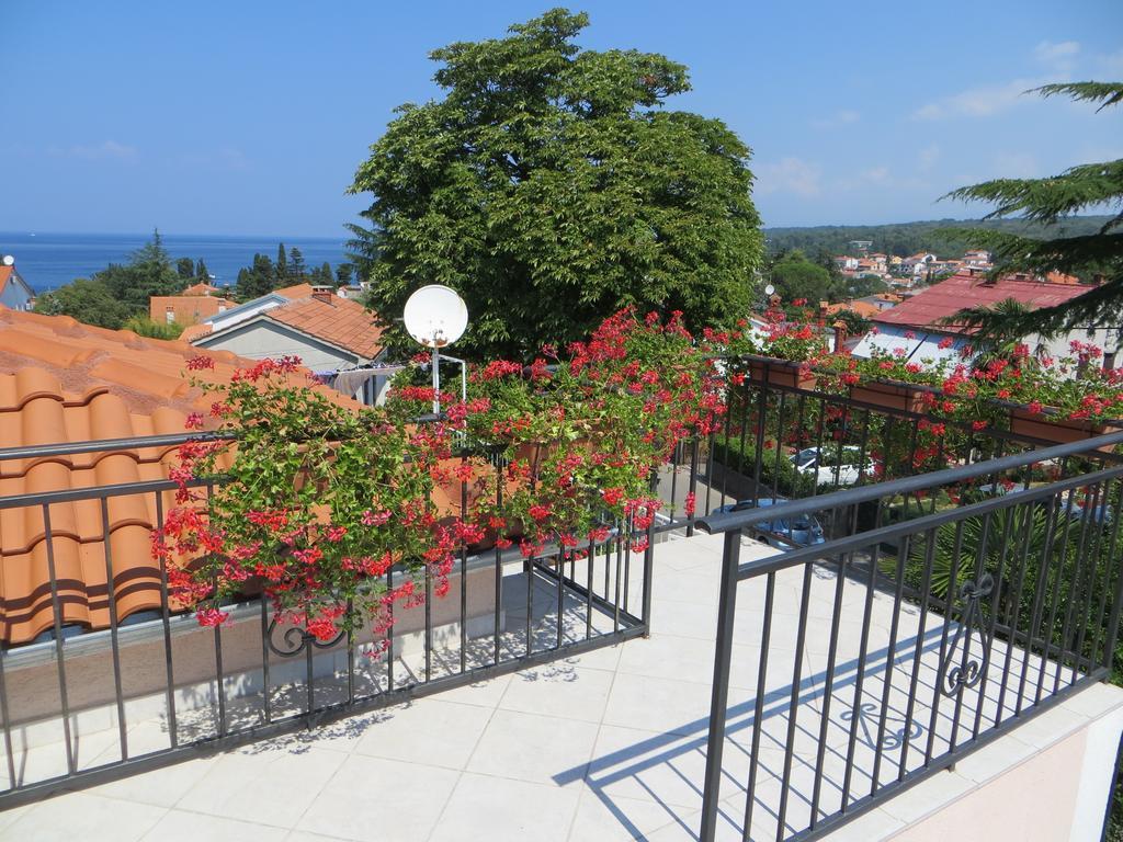 Apartment Karamarko Малинска Экстерьер фото