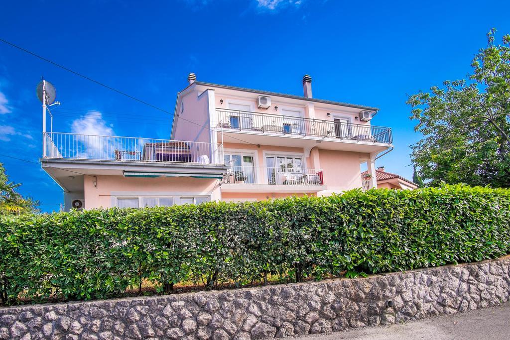 Apartment Karamarko Малинска Экстерьер фото