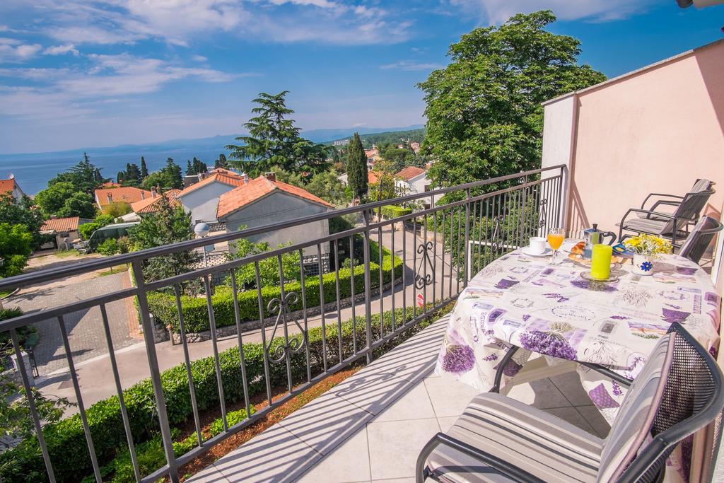Apartment Karamarko Малинска Экстерьер фото