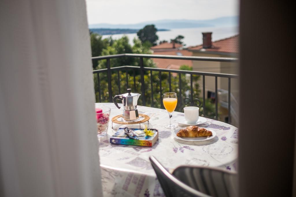 Apartment Karamarko Малинска Экстерьер фото